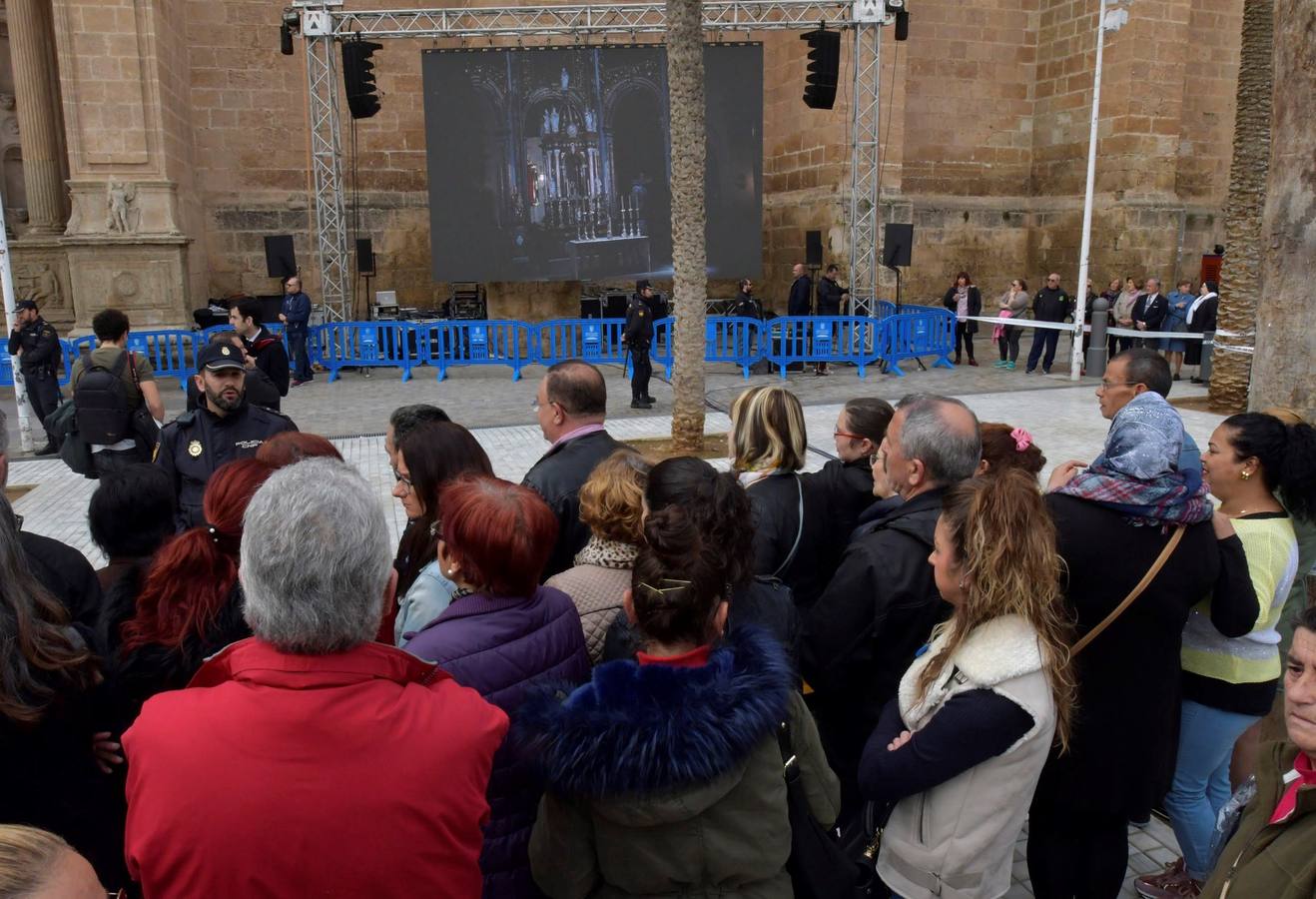 Las imágenes más emotivas del funeral por el niño Gabriel en Almería