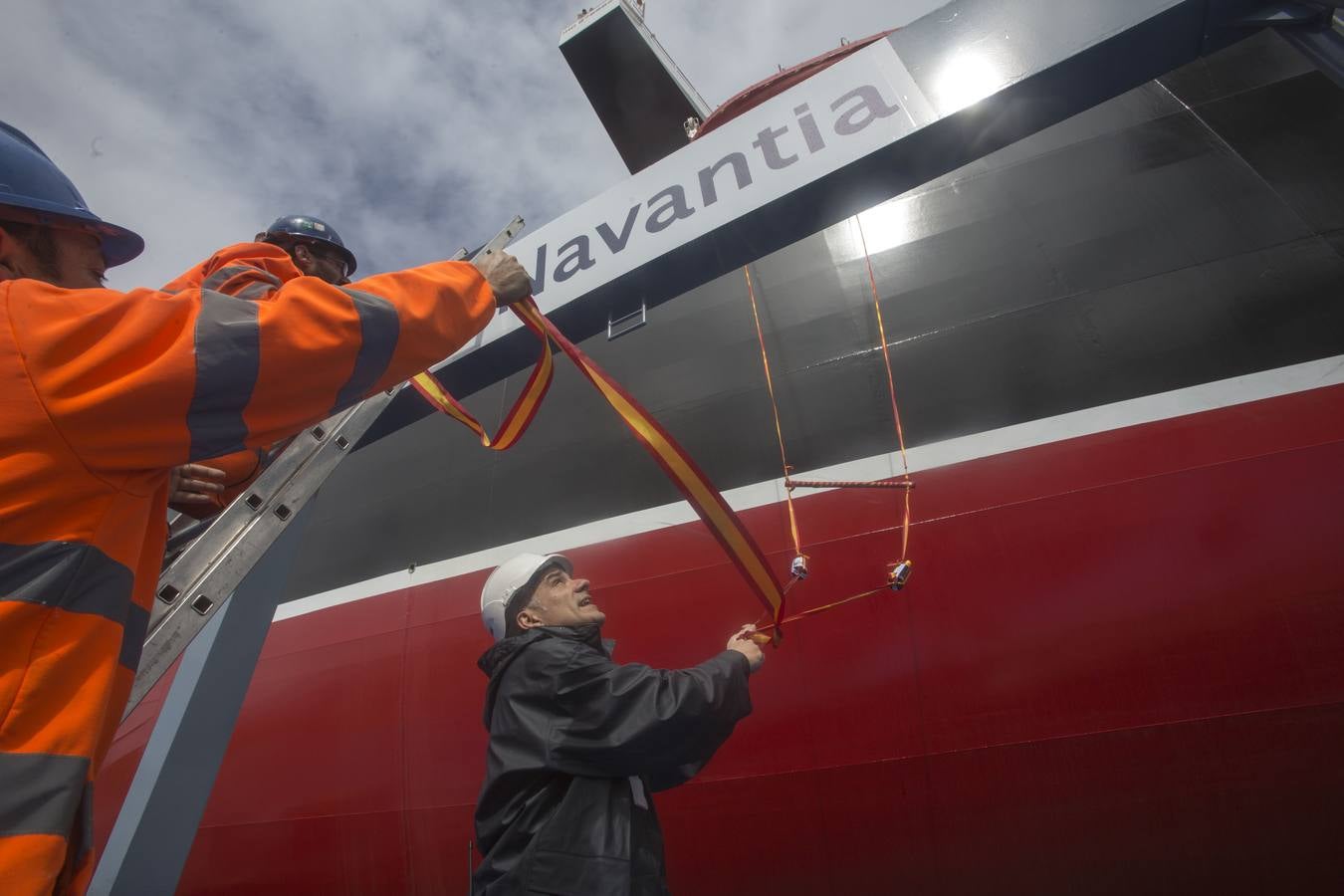 Navantia entrega el primer petrolero