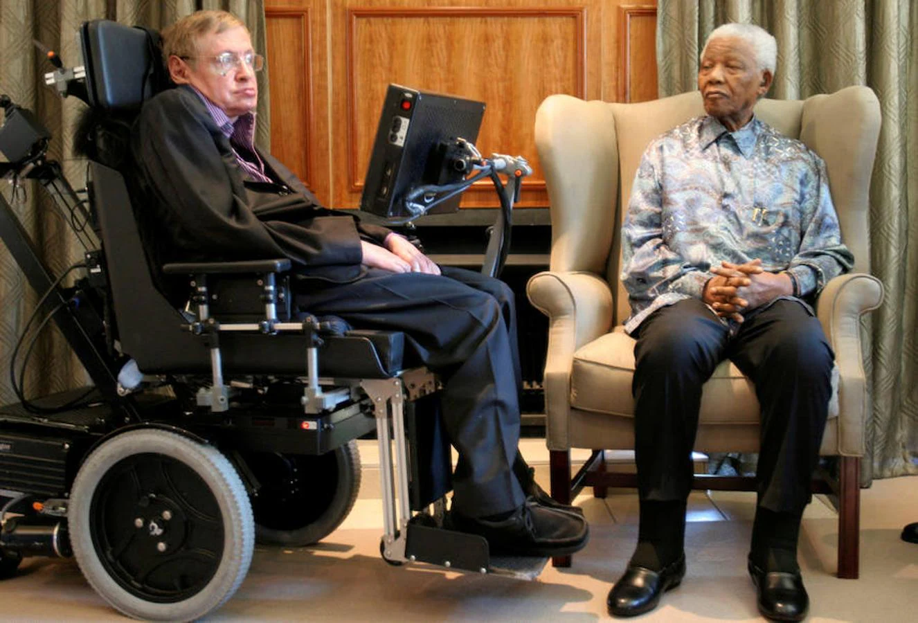 Hawking, junto a Nelson Mandela. 