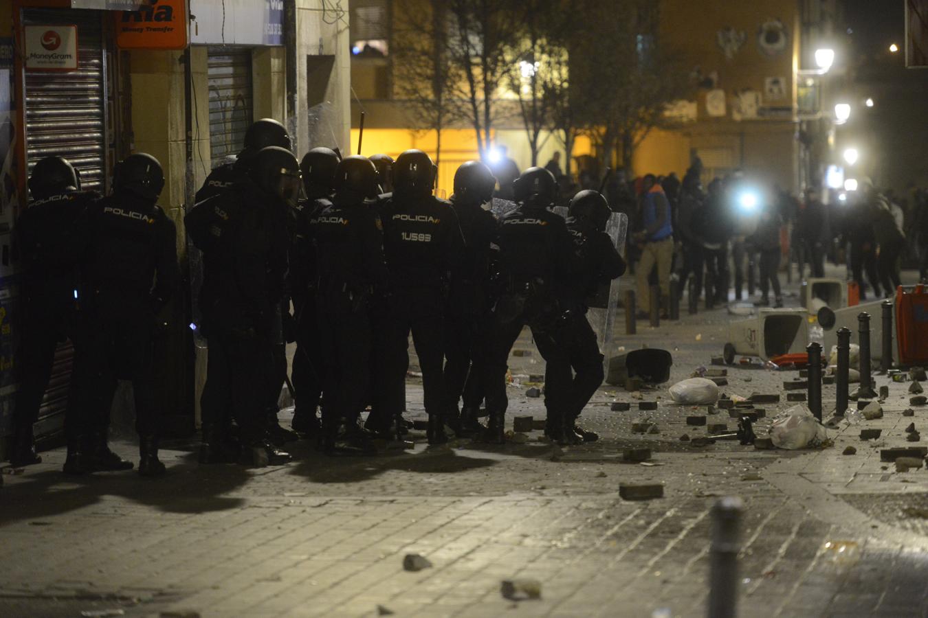 Los disturbios en Lavapiés, en imágenes