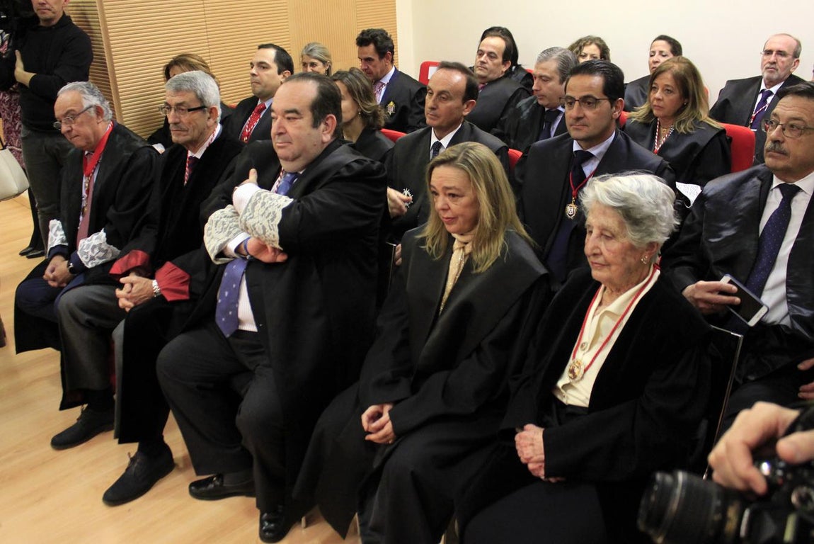 La toma de posesión de Ángel Cervantes, decano del Colegio de Abogados, en imágenes