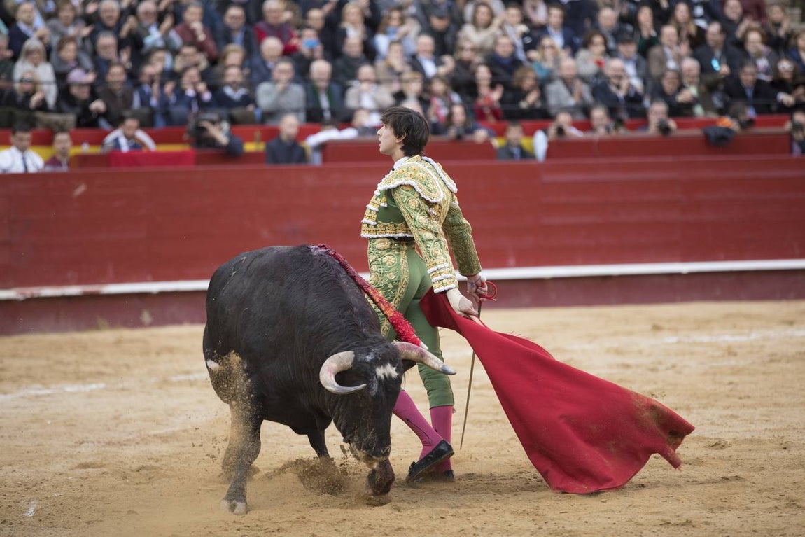 La explosiva faena de Roca Rey a un gran toro de Cuvillo, en imágenes