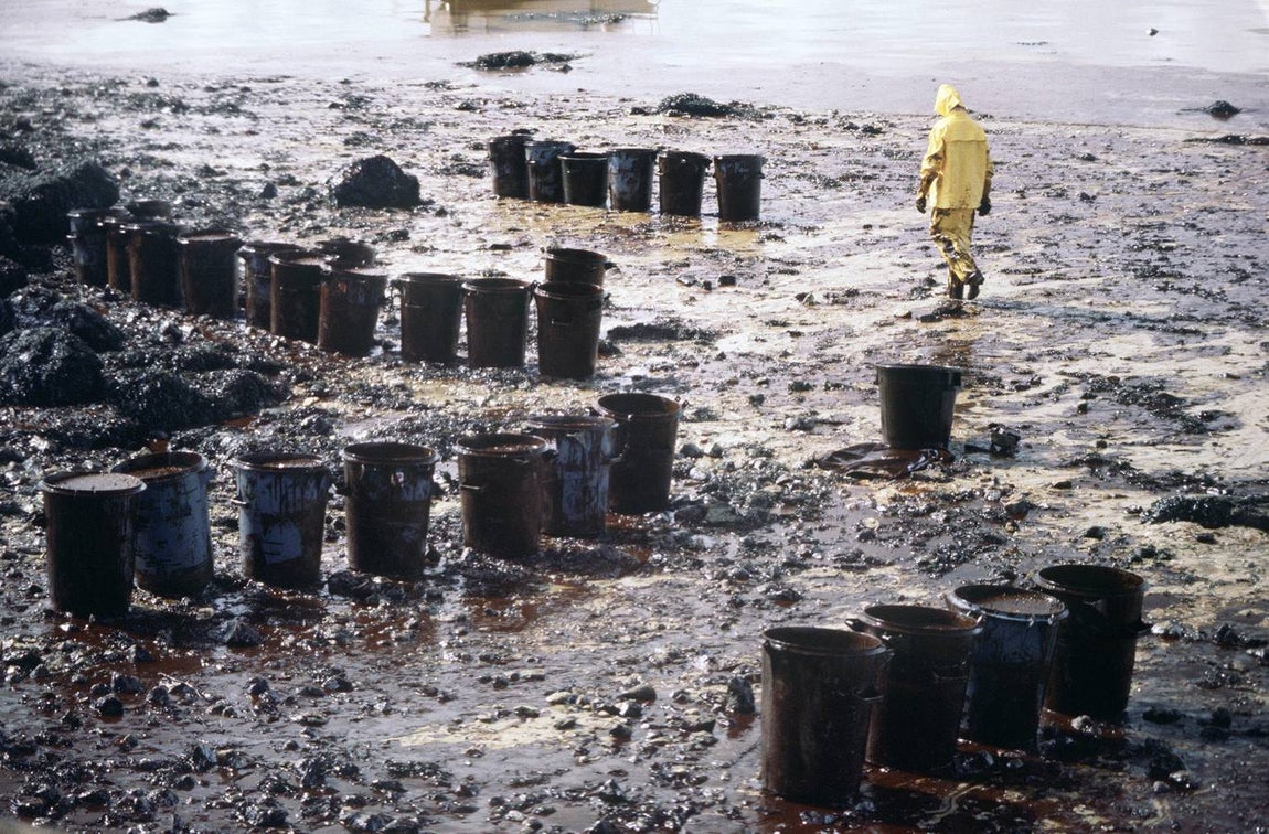 Las imágenes del naufragio del Amoco Cádiz