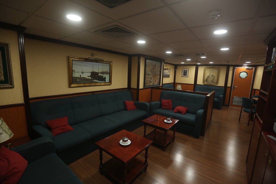 Jornada de puertas abiertas en la fragata Méndez Núñez