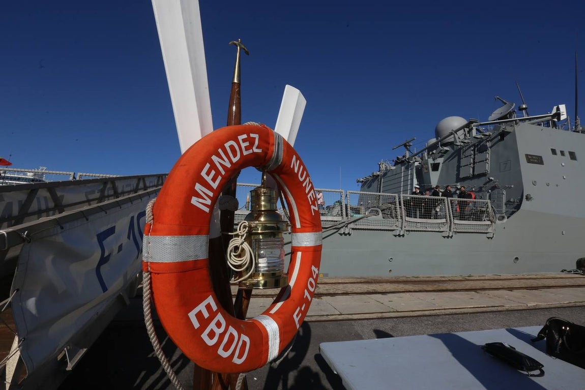 Jornada de puertas abiertas en la fragata Méndez Núñez
