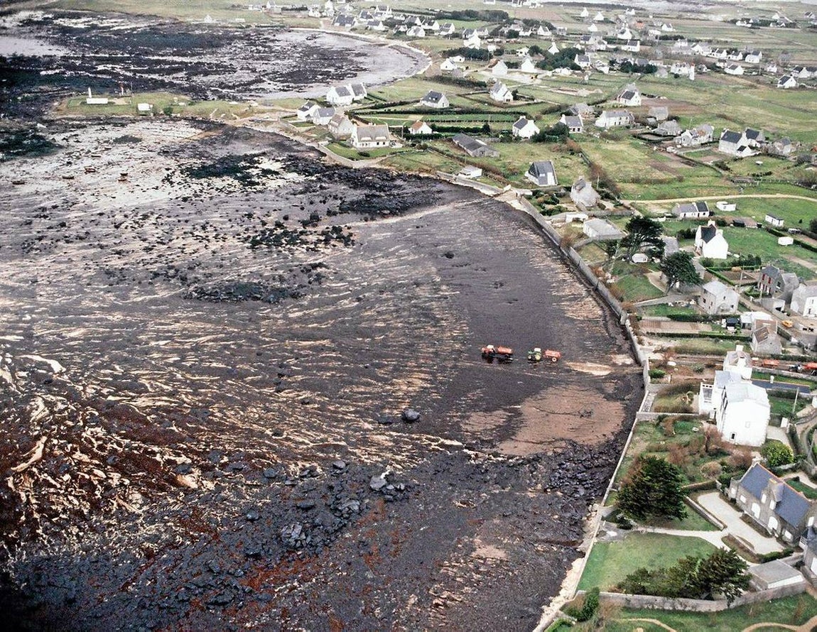 Las imágenes del naufragio del Amoco Cádiz