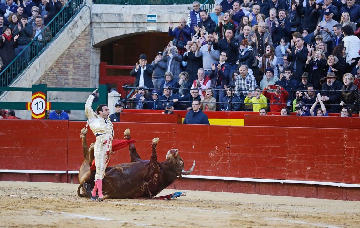 La faena de la puerta grande 39 de Ponce en Valencia, en imágenes