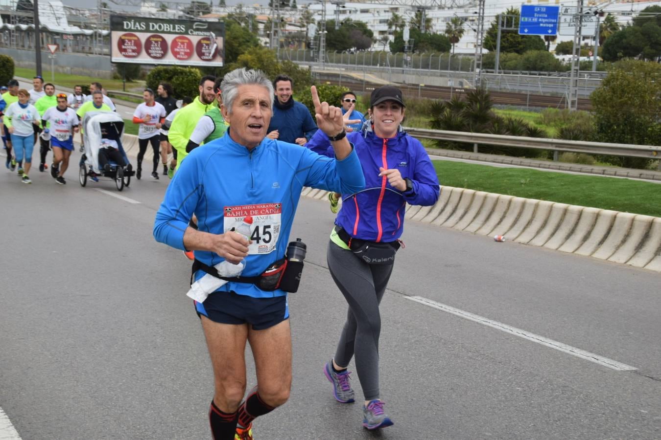 La Media Maratón Bahía de Cádiz. Las imágenes de la salida