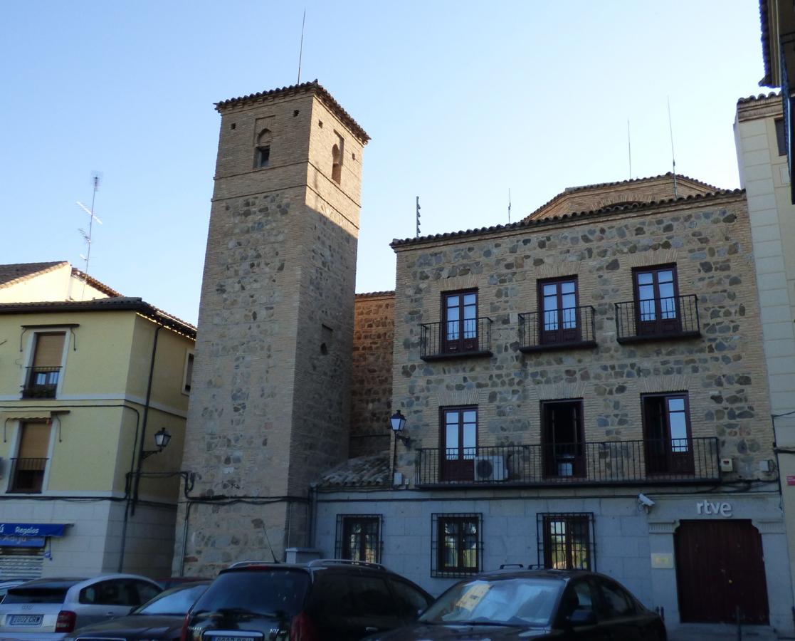 Edificio levantado en 1969 para escuela adaptado a otros usos desde 1990. FOTO RAFAEL DEL CERRO. 