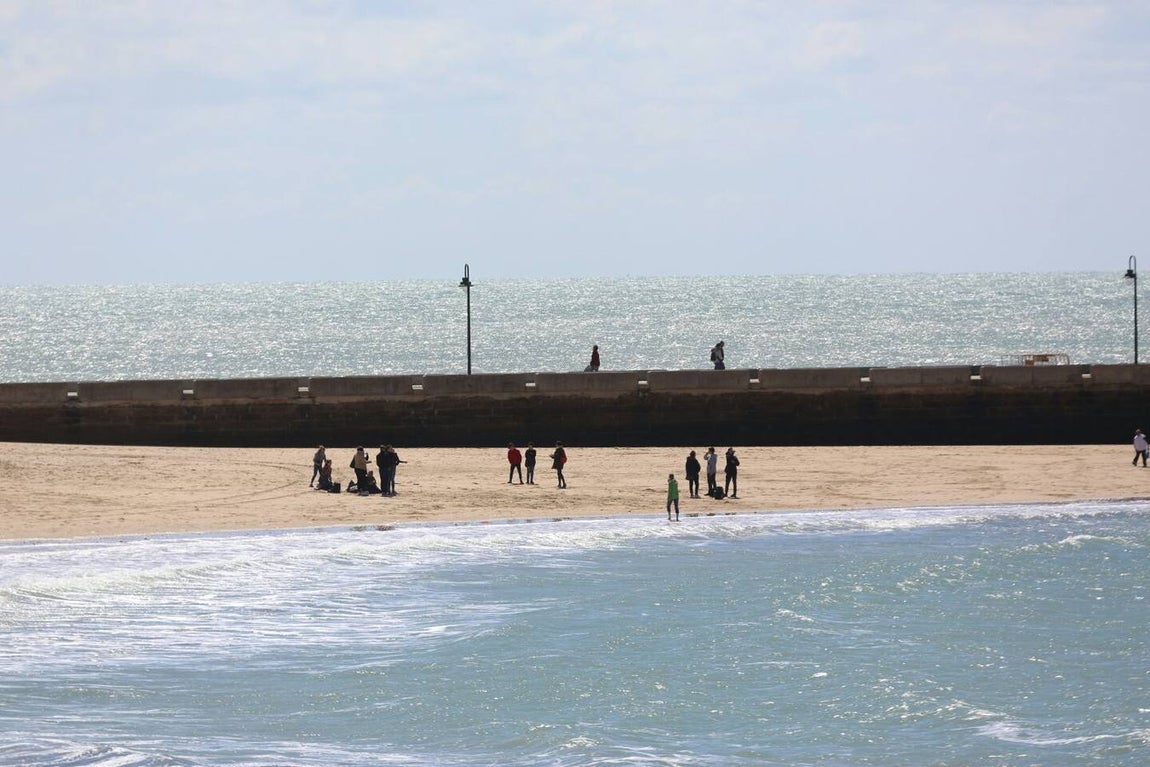 FOTOS: Cádiz estrena la primavera con sol y frío
