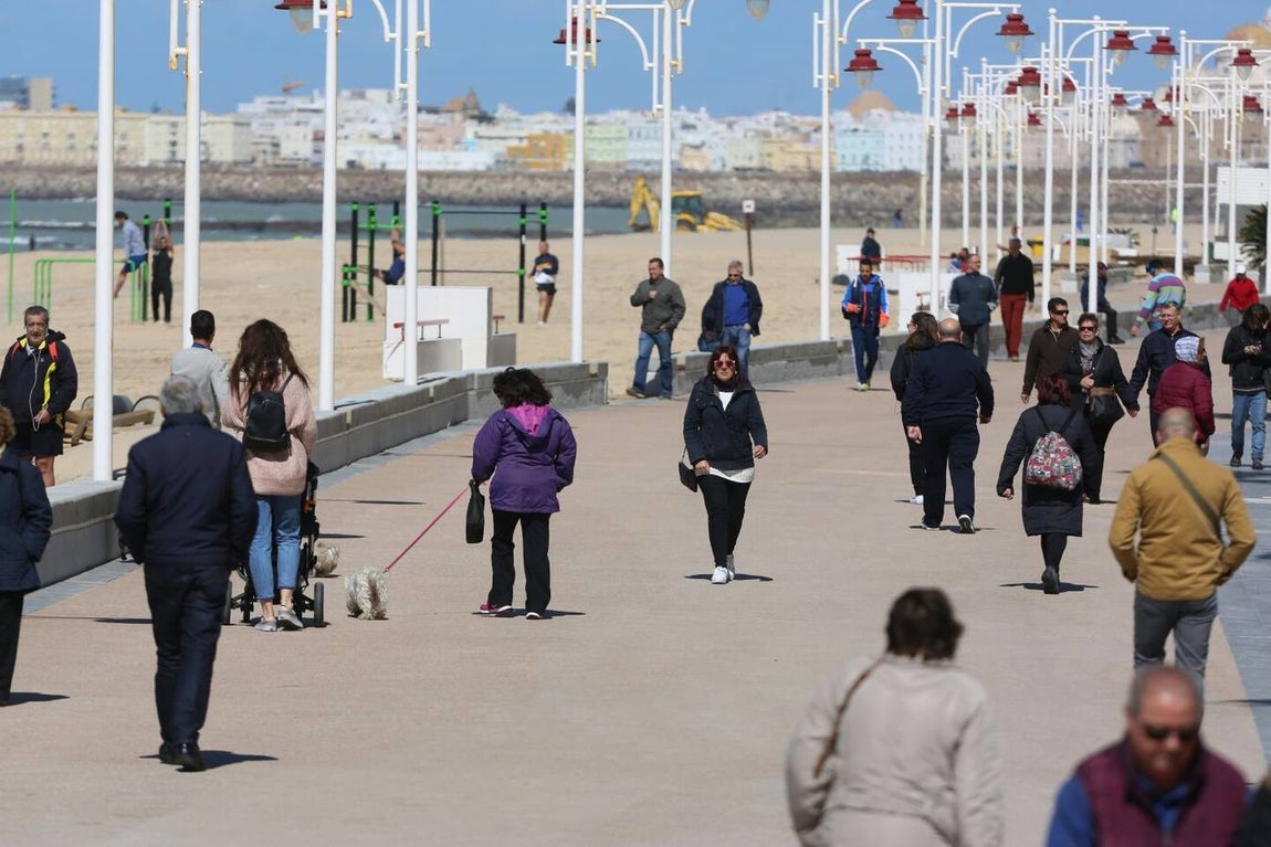 FOTOS: Cádiz estrena la primavera con sol y frío
