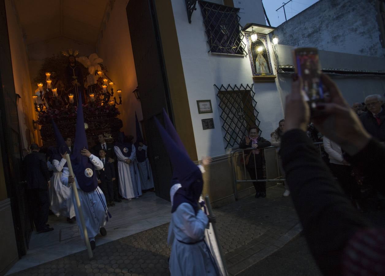 En fotos, salida de la hermandad de Bellavista de la Parroquia del Dulce Nombre de María en la Semana Santa de Sevilla 2018