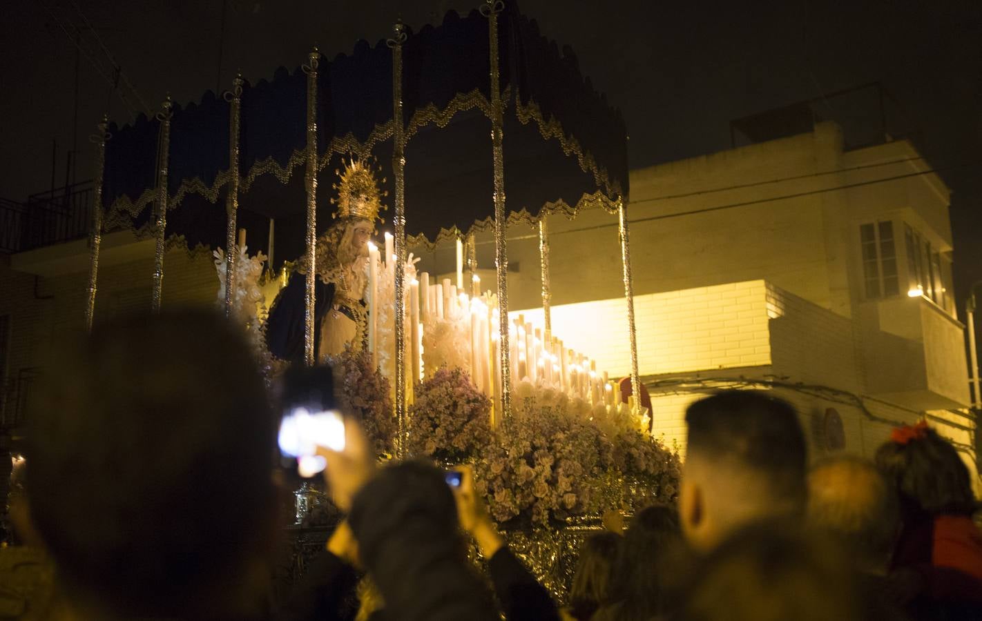 En fotos, salida de la hermandad de Bellavista de la Parroquia del Dulce Nombre de María en la Semana Santa de Sevilla 2018