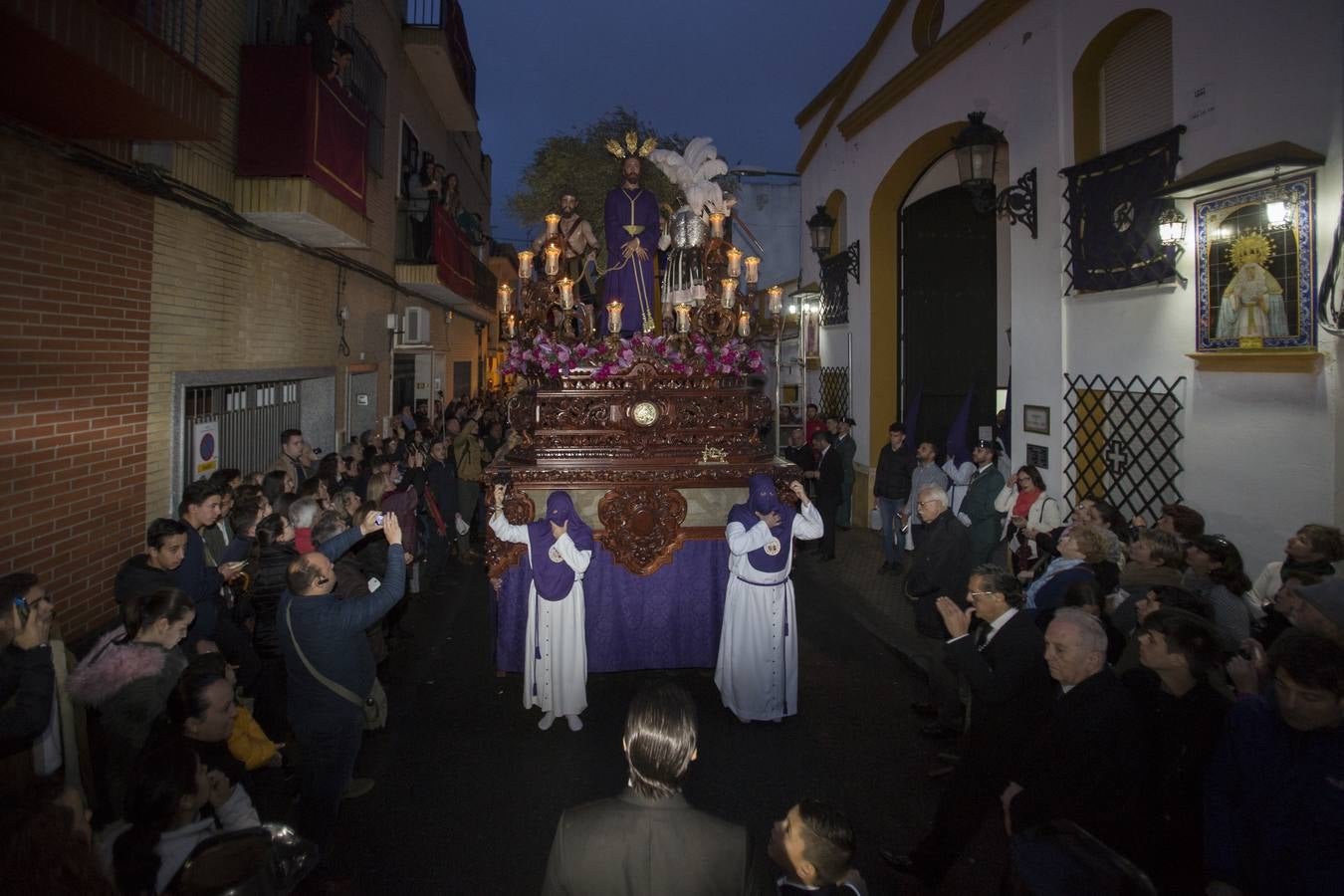 En fotos, salida de la hermandad de Bellavista de la Parroquia del Dulce Nombre de María en la Semana Santa de Sevilla 2018