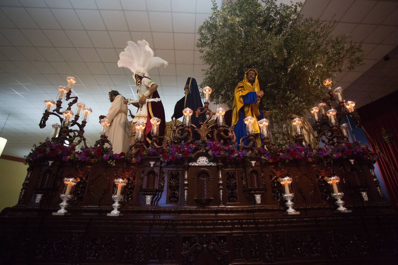 En fotos, un Viernes de Dolores triste para la hermandad de Pino Montano en la Semana Santa de Sevilla 2018
