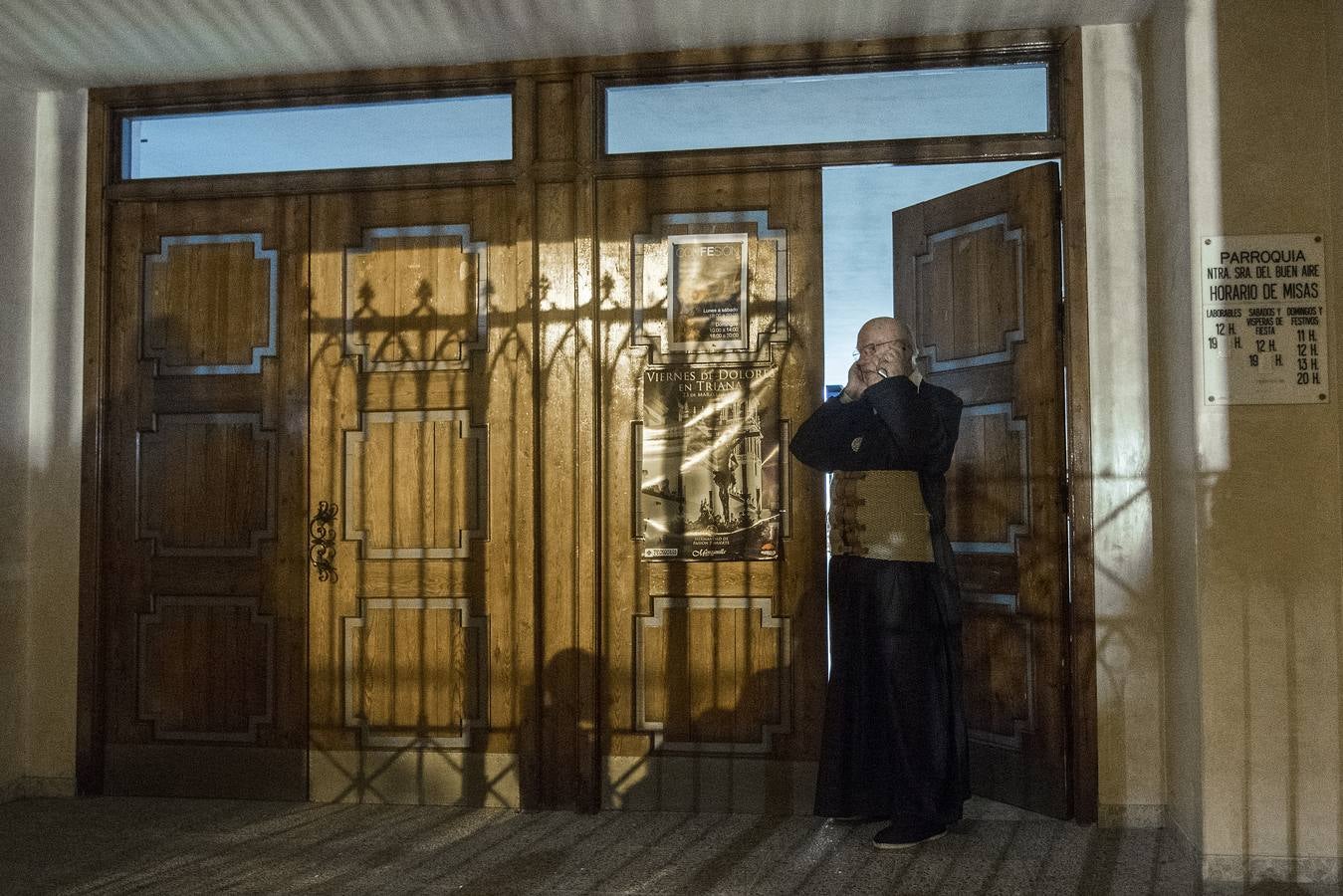 En fotos, el Cristo de Pasión y Muerte en el interior de la Parroquia del Buen Aire en la Semana Santa de Sevilla 2018