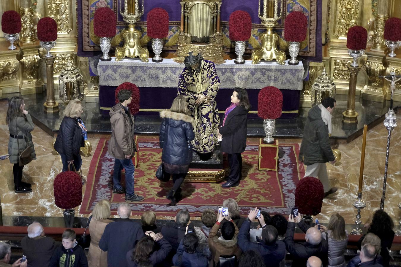 En fotos, devoto Besamanos a Jesús del Gran Poder en la Semana Santa de 2018