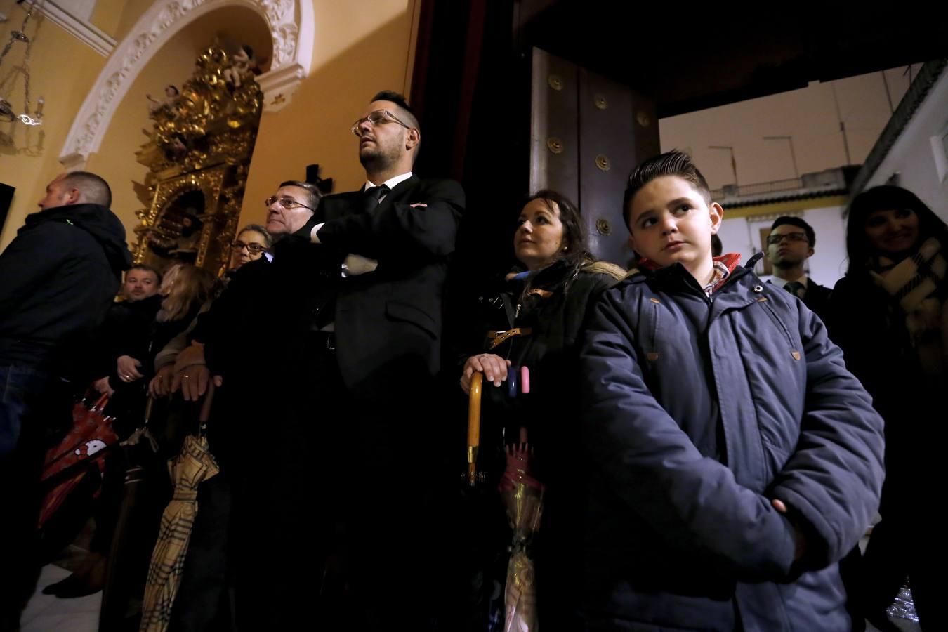 Los via crucis de la Sangre y Nazareno de Córdoba se quedan en sus iglesias, en imágenes