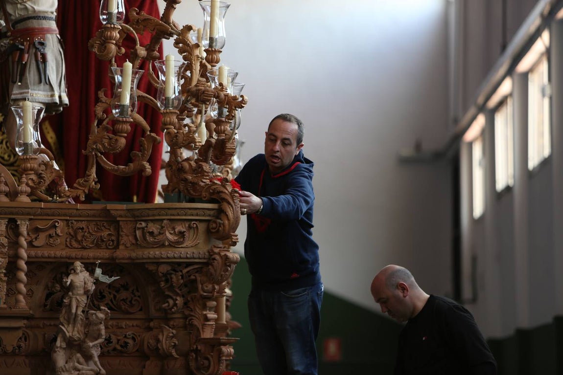 Fotos: Preparativos para el Domingo de Ramos en Cádiz