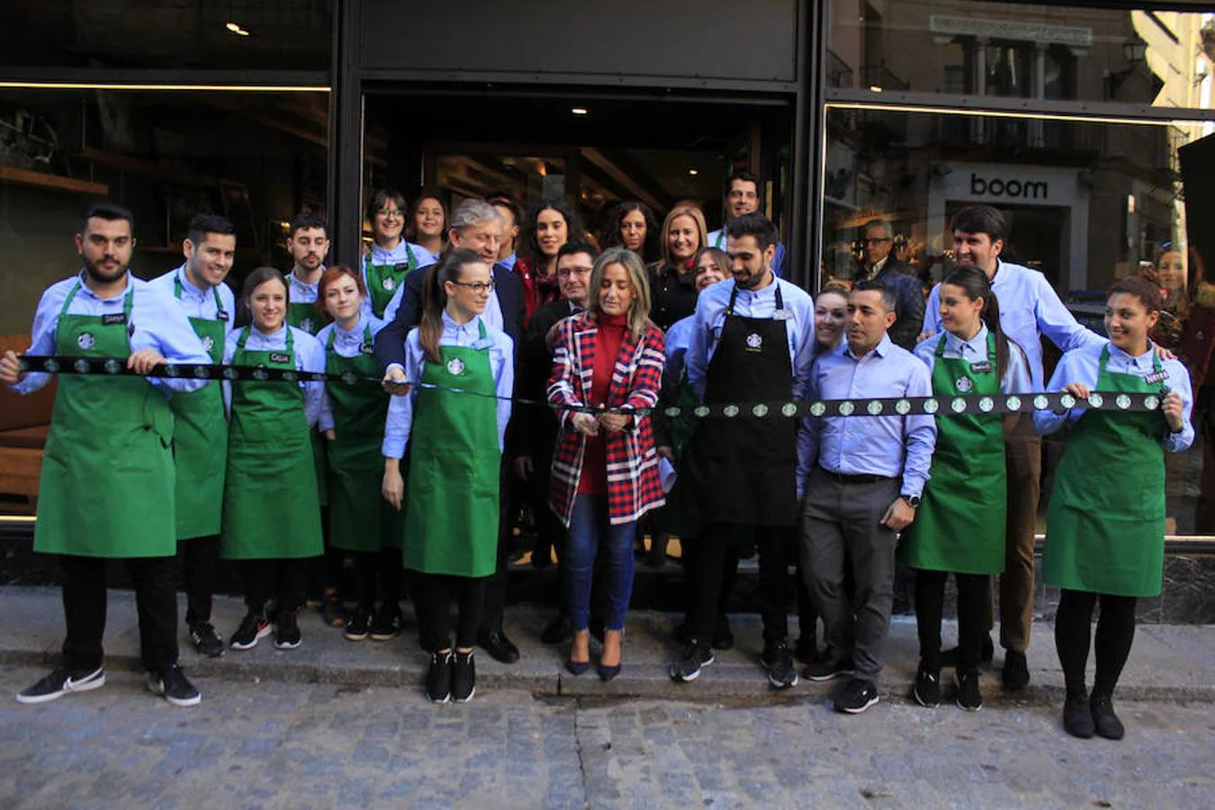La inauguración de la cafetería Starbucks, en imágenes