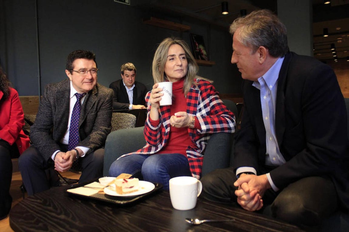 La inauguración de la cafetería Starbucks, en imágenes