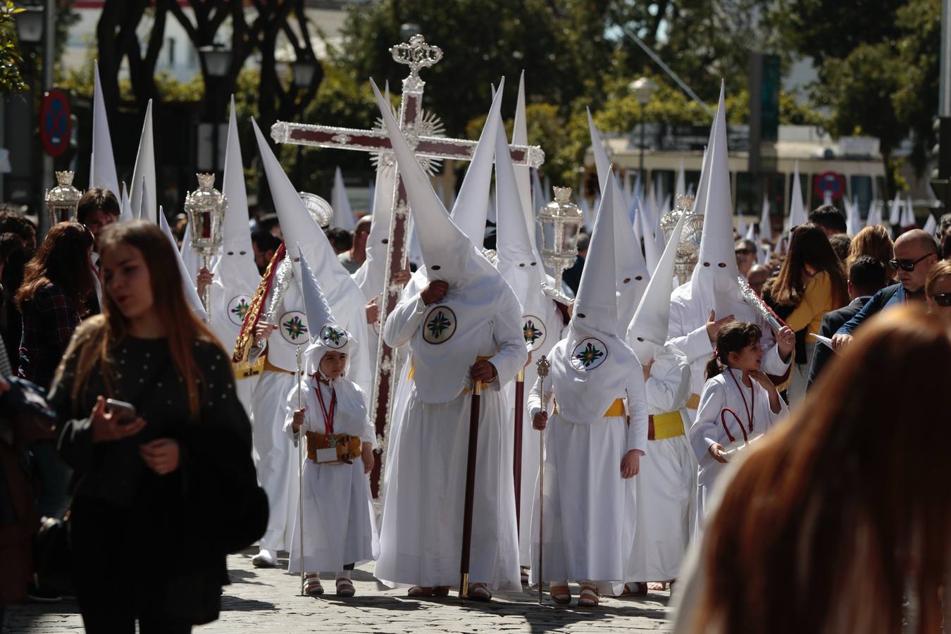 En fotos, Triana se vuelca con la Hermandad de San Gonzalo en este Lunes Santo - Semana Santa de Sevilla 2018