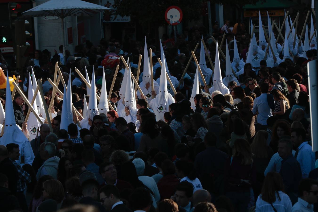 En fotos, Triana se vuelca con la Hermandad de San Gonzalo en este Lunes Santo - Semana Santa de Sevilla 2018