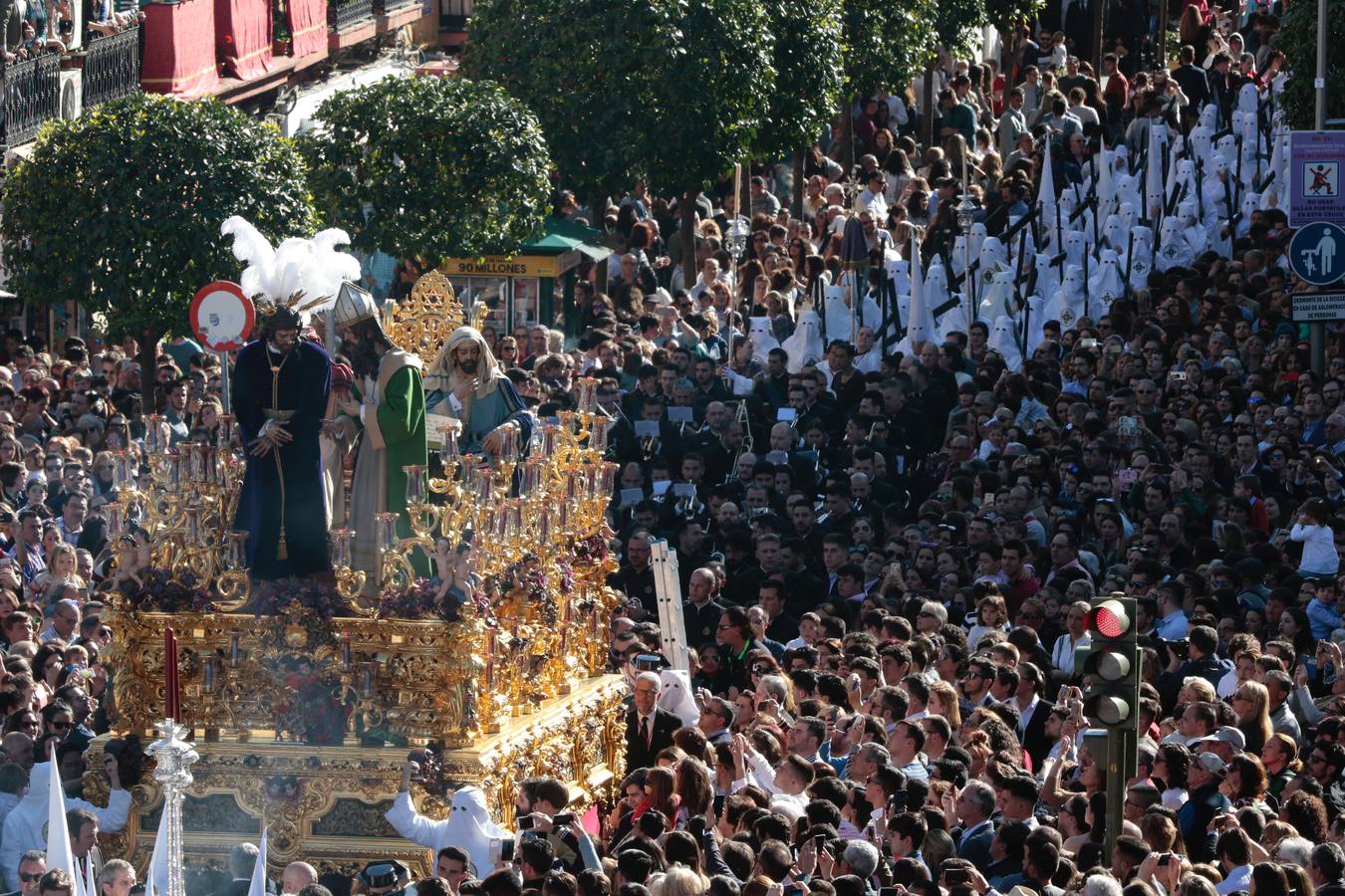 En fotos, Triana se vuelca con la Hermandad de San Gonzalo en este Lunes Santo - Semana Santa de Sevilla 2018