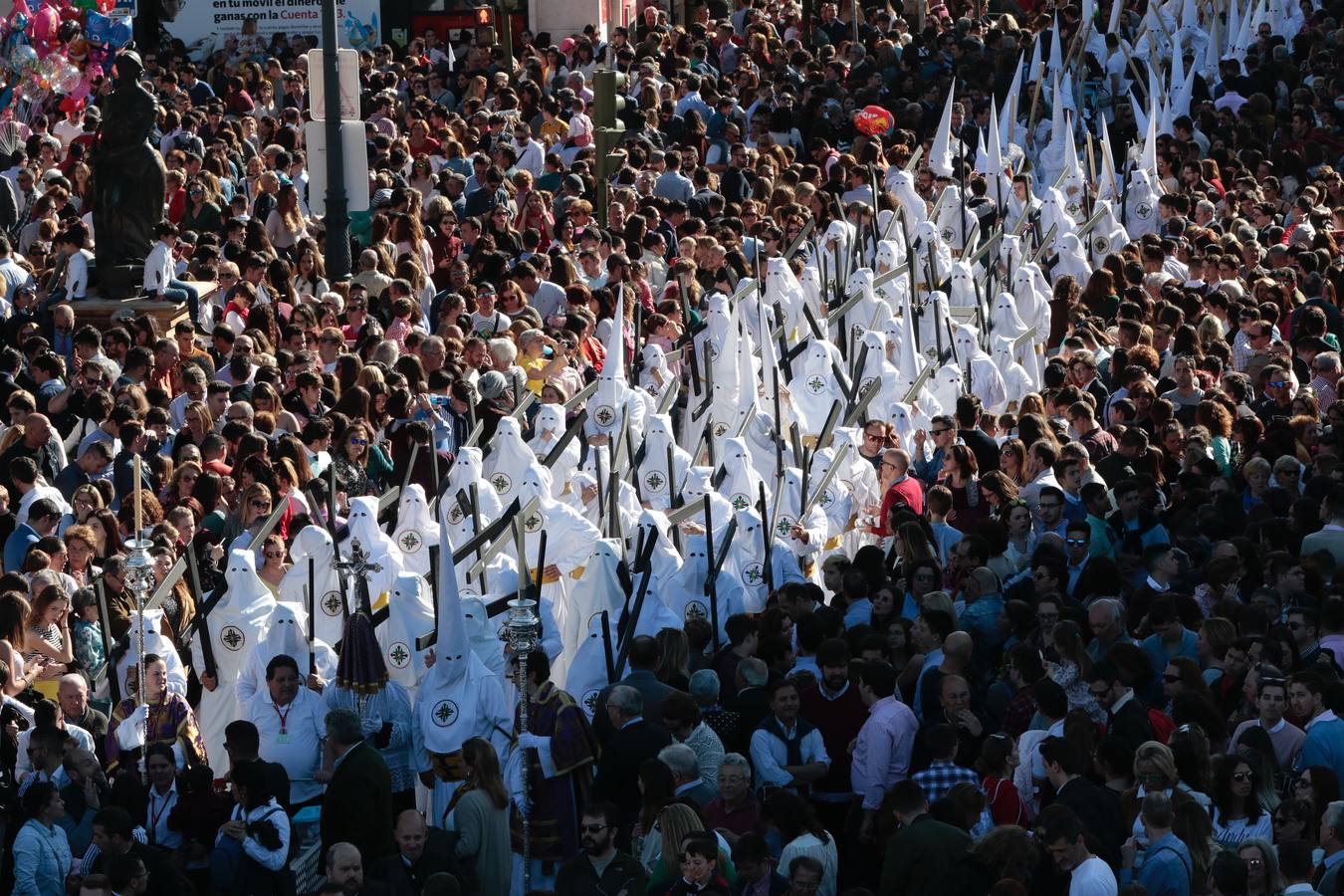 En fotos, Triana se vuelca con la Hermandad de San Gonzalo en este Lunes Santo - Semana Santa de Sevilla 2018