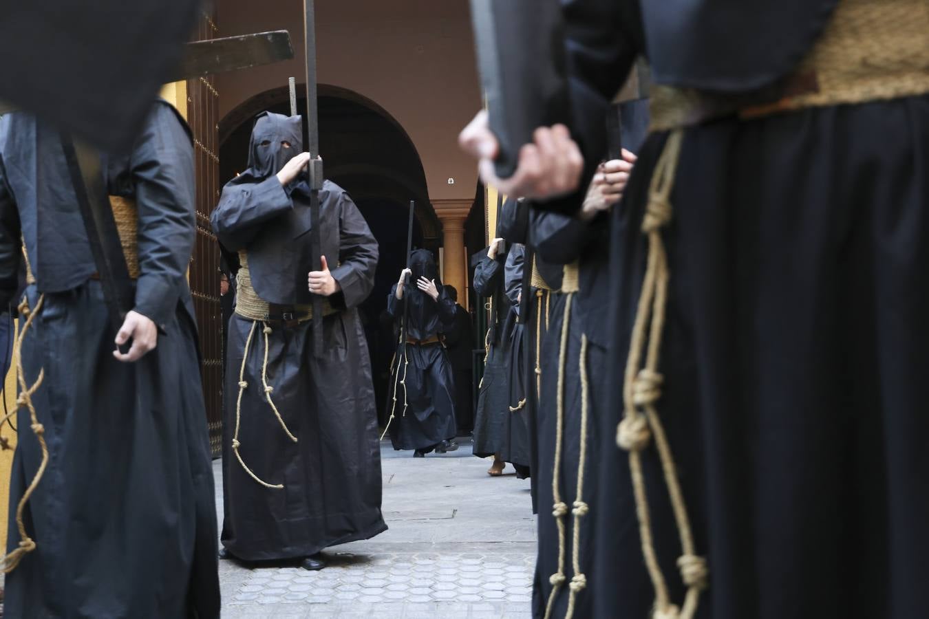 En fotos, la Virgen de las Tristezas de la Vera-Cruz luce su nueva corona en su estación de penitencia - Semana Santa Sevilla 2018