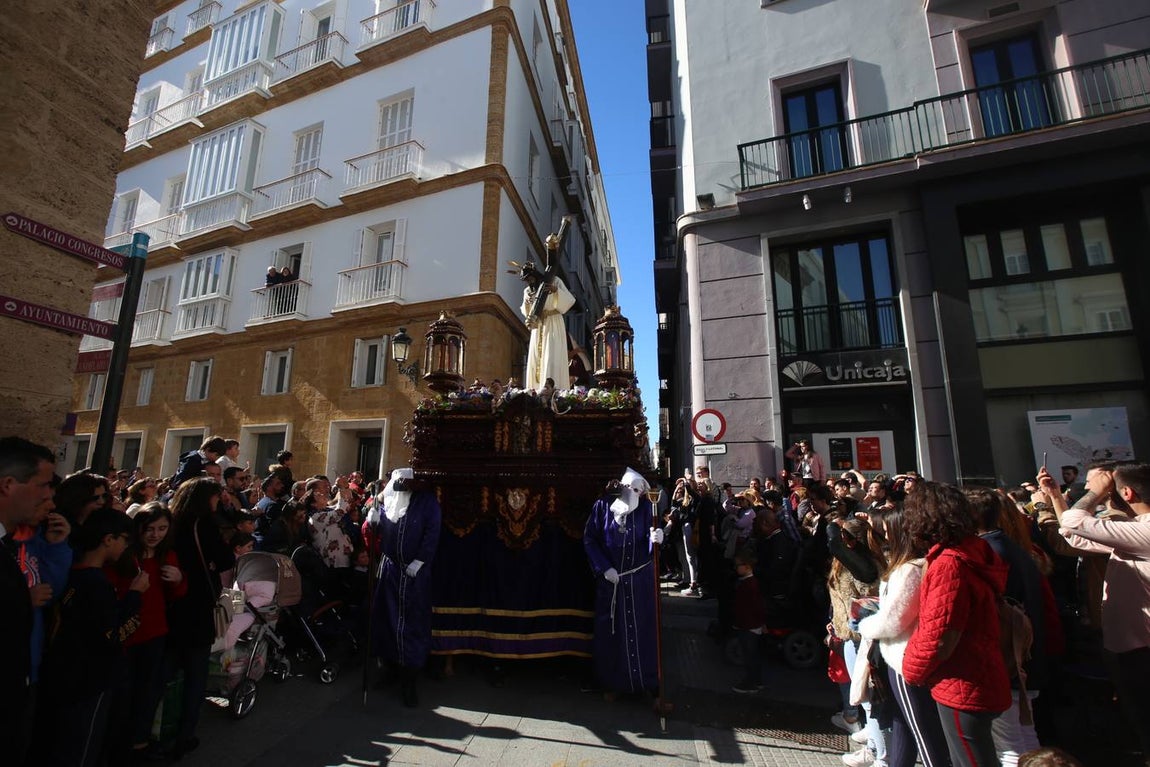 FOTOS: El Nazareno del Amor en la Semana Santa de Cádiz 2018