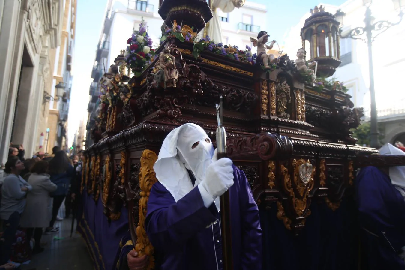 FOTOS: El Nazareno del Amor en la Semana Santa de Cádiz 2018
