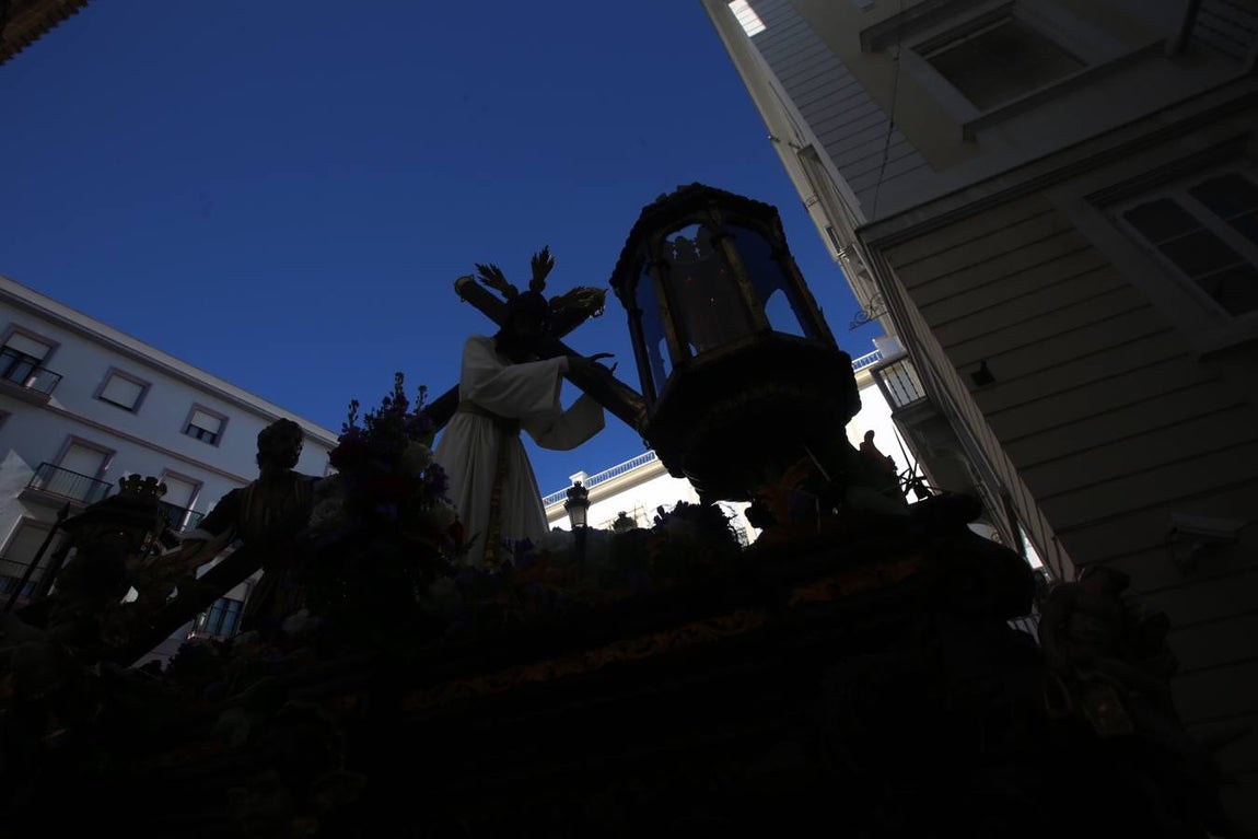 FOTOS: El Nazareno del Amor en la Semana Santa de Cádiz 2018
