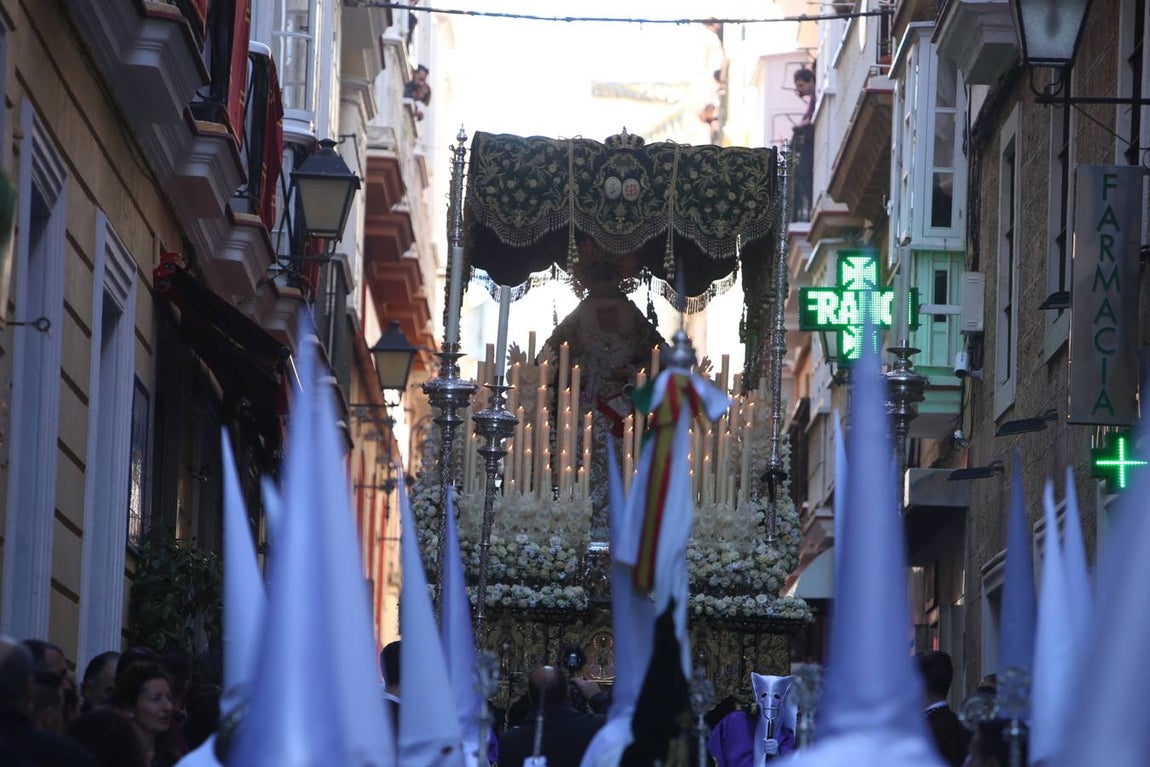 FOTOS: El Nazareno del Amor en la Semana Santa de Cádiz 2018