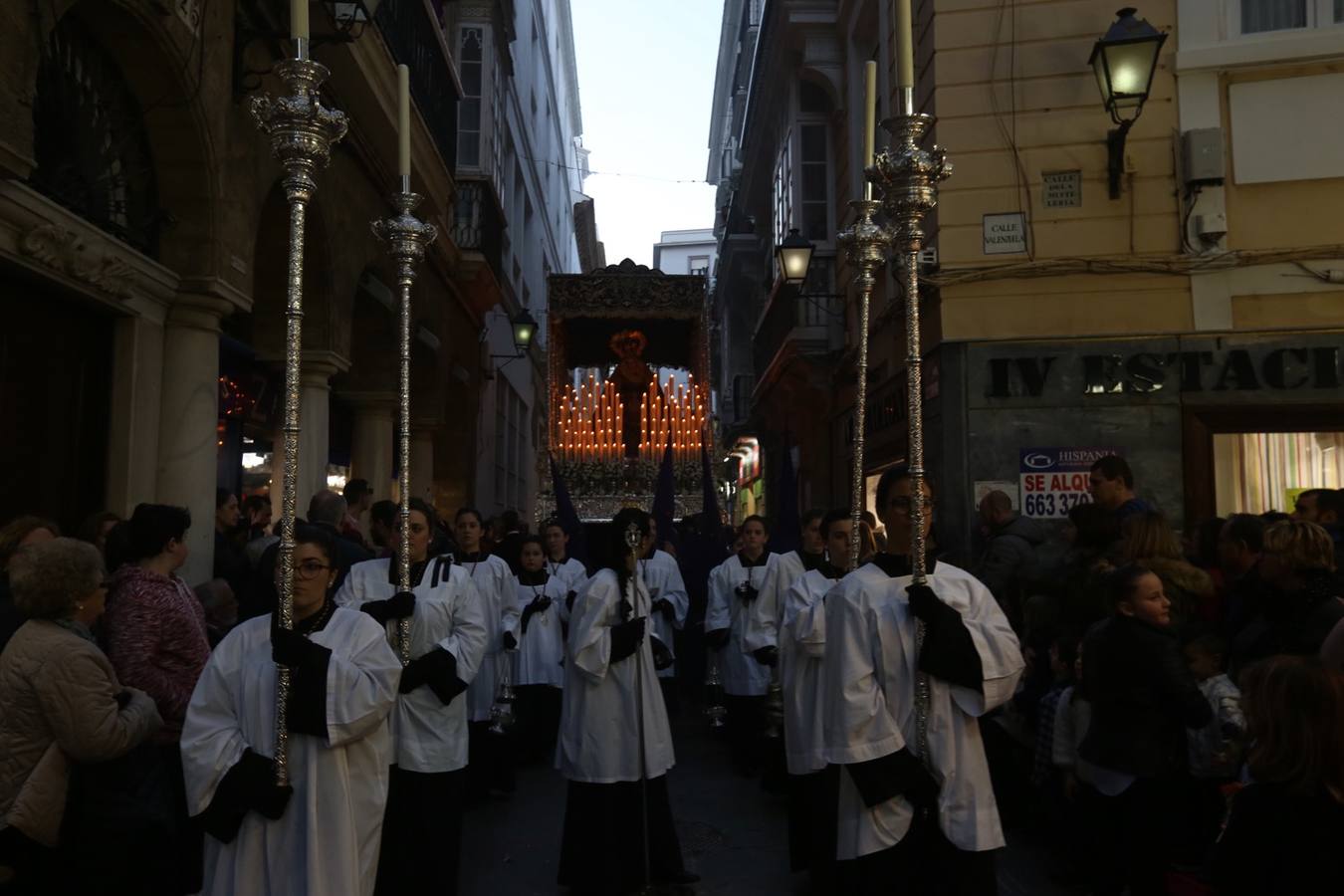 La cofradía de Columna el Martes Santo por la Tacita de Plata