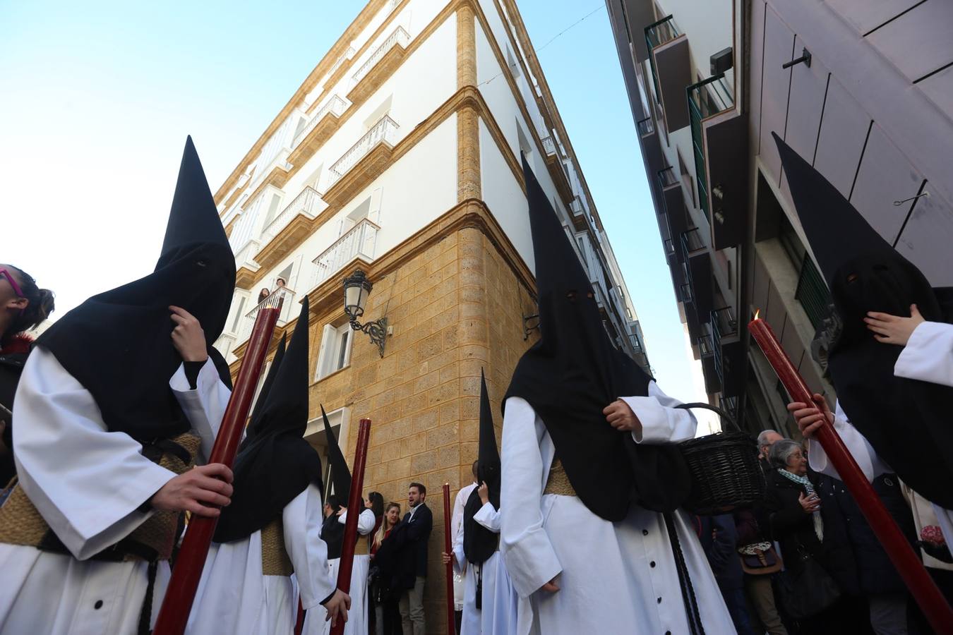 El Caído procesiona por Cádiz el Martes Santo