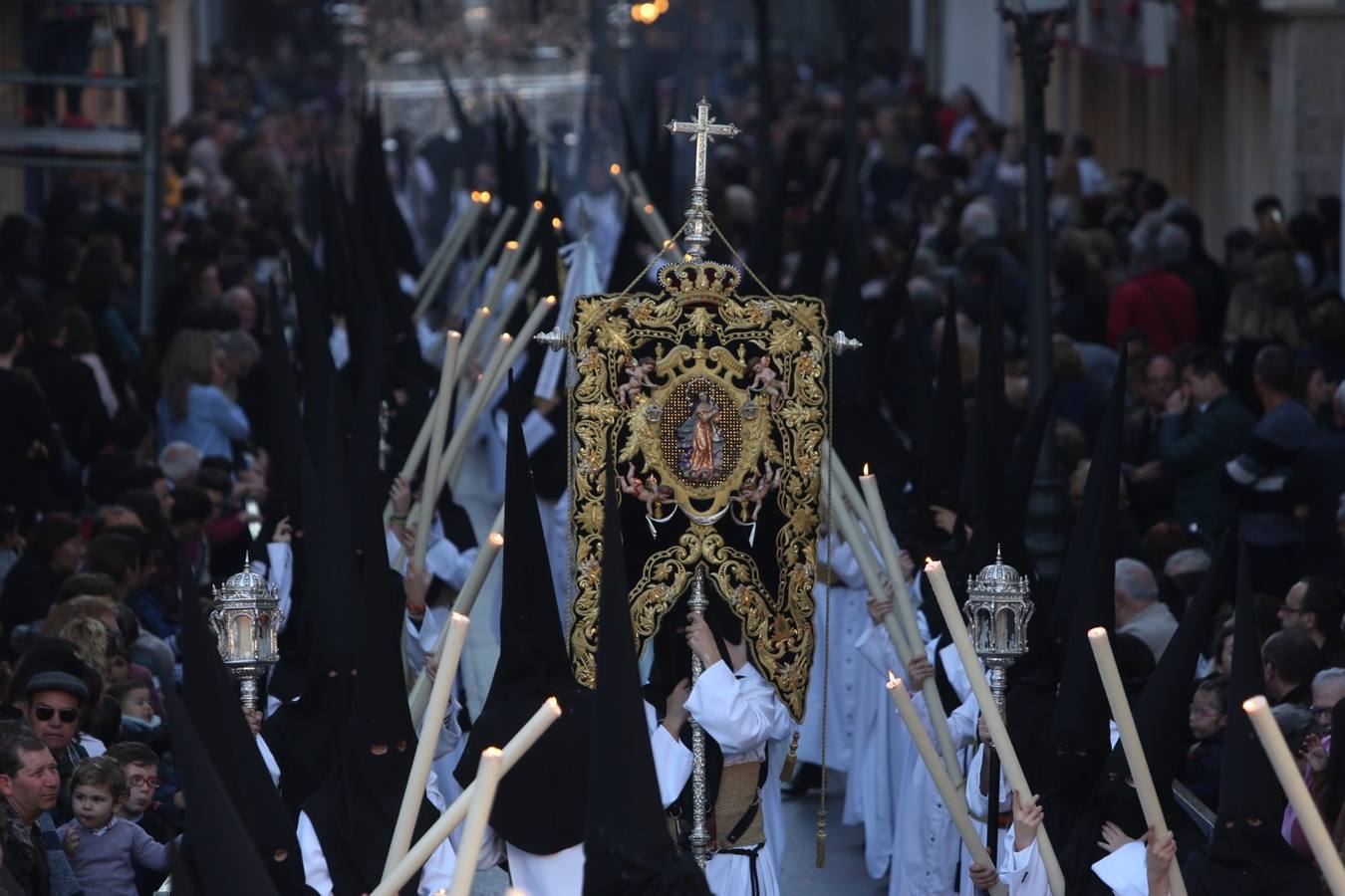 El Caído procesiona por Cádiz el Martes Santo