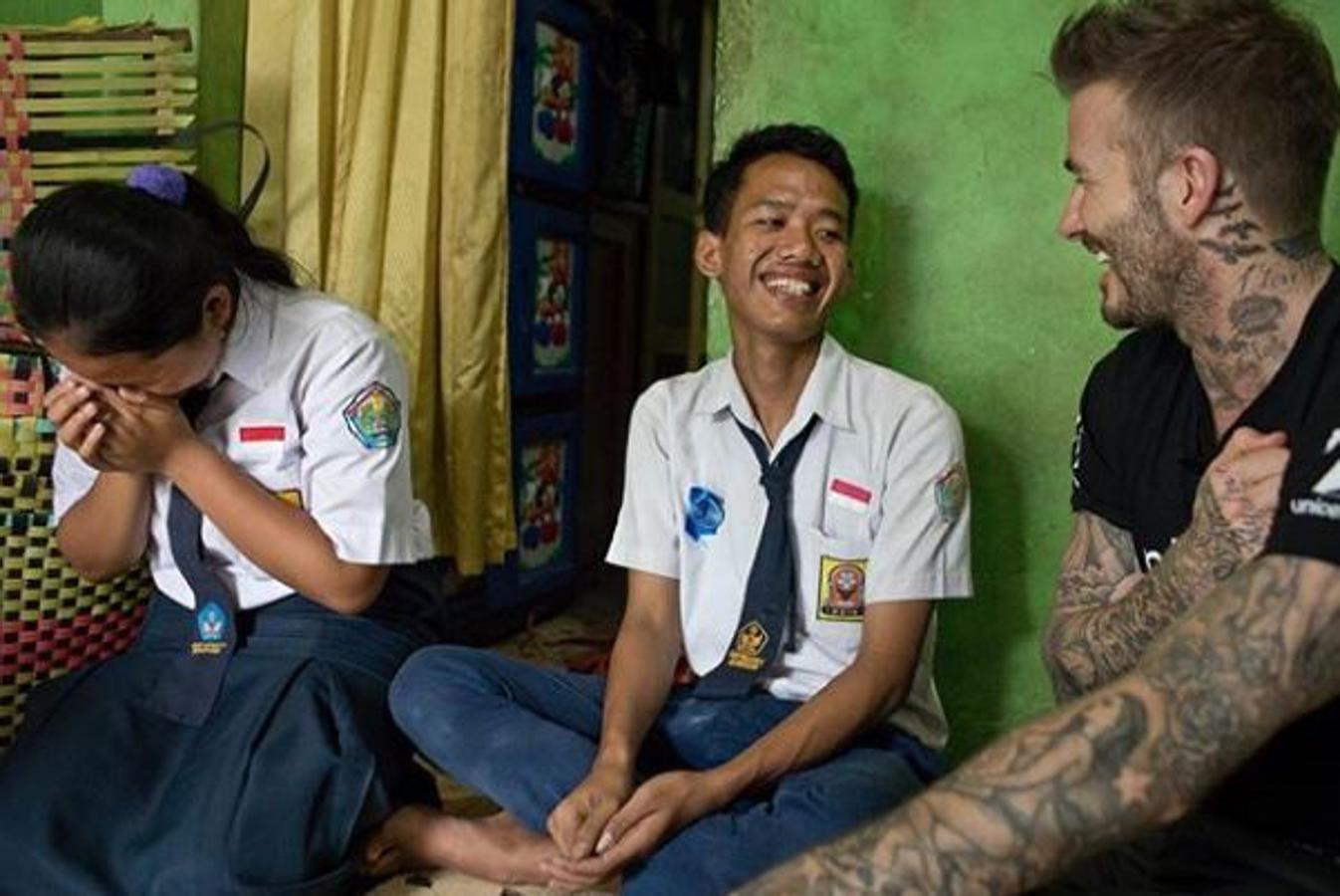 David Beckham es otro de los rostros conocidos que es embajador de buena voluntad de Unicef. Tras finalizar una visita a Indonesia, el marido de Victoria ha pedido medidas más duras contra el acoso y la violencia infantil. 