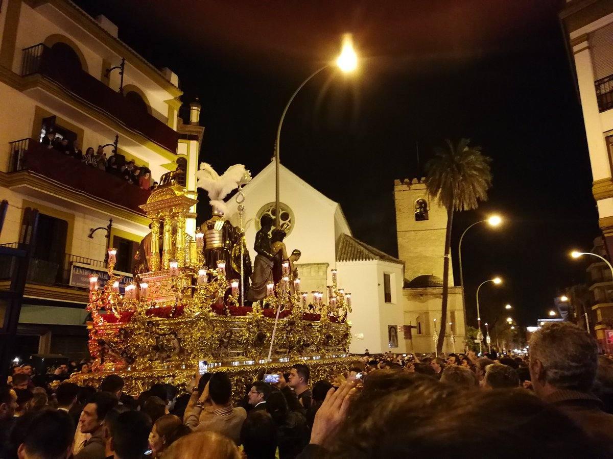 #SsantaSevABC: El Martes Santo tras el objetivo de los lectores de ABC de Sevilla