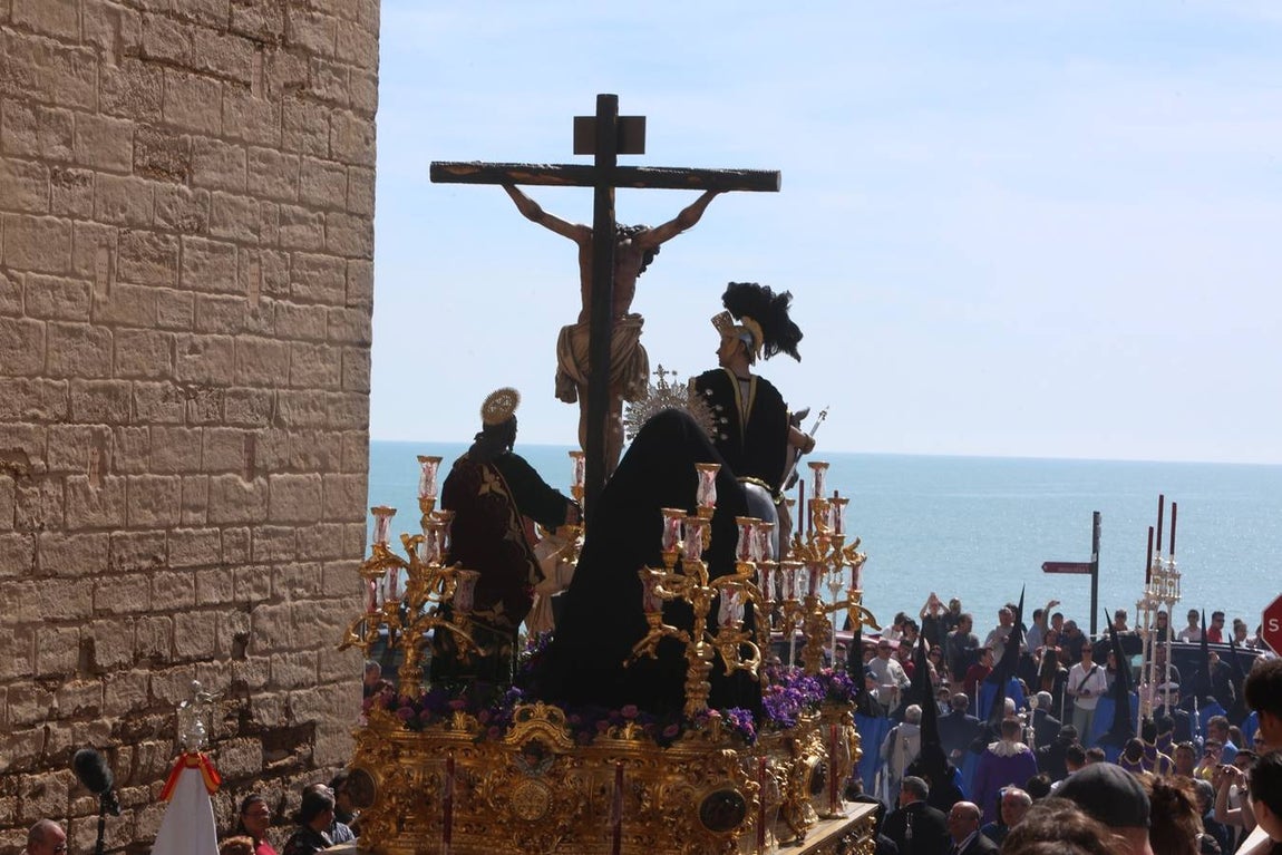 La cofradía de Las Aguas sale de Santa Cruz