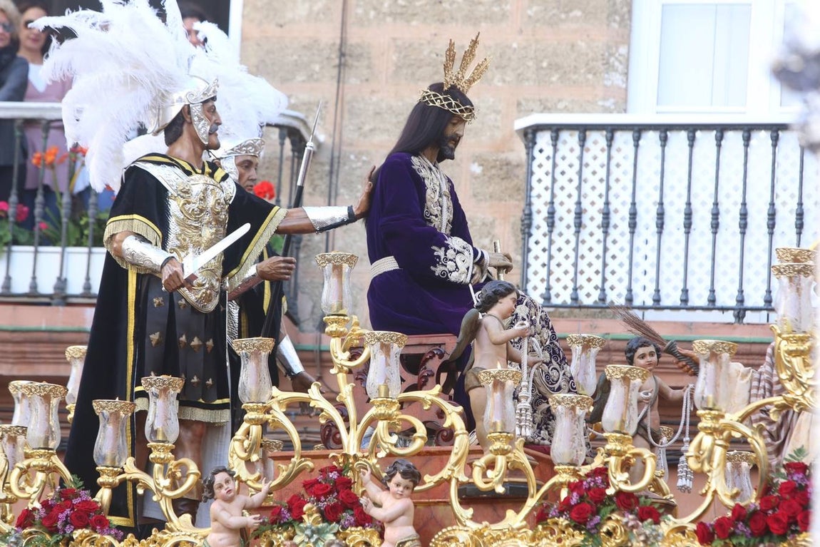 El ministro de Asuntos Exteriores en la salida de Cigarreras