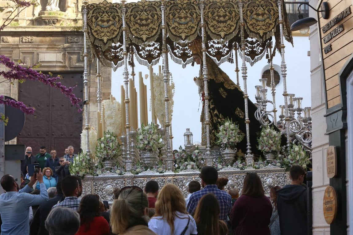 El ministro de Asuntos Exteriores en la salida de Cigarreras