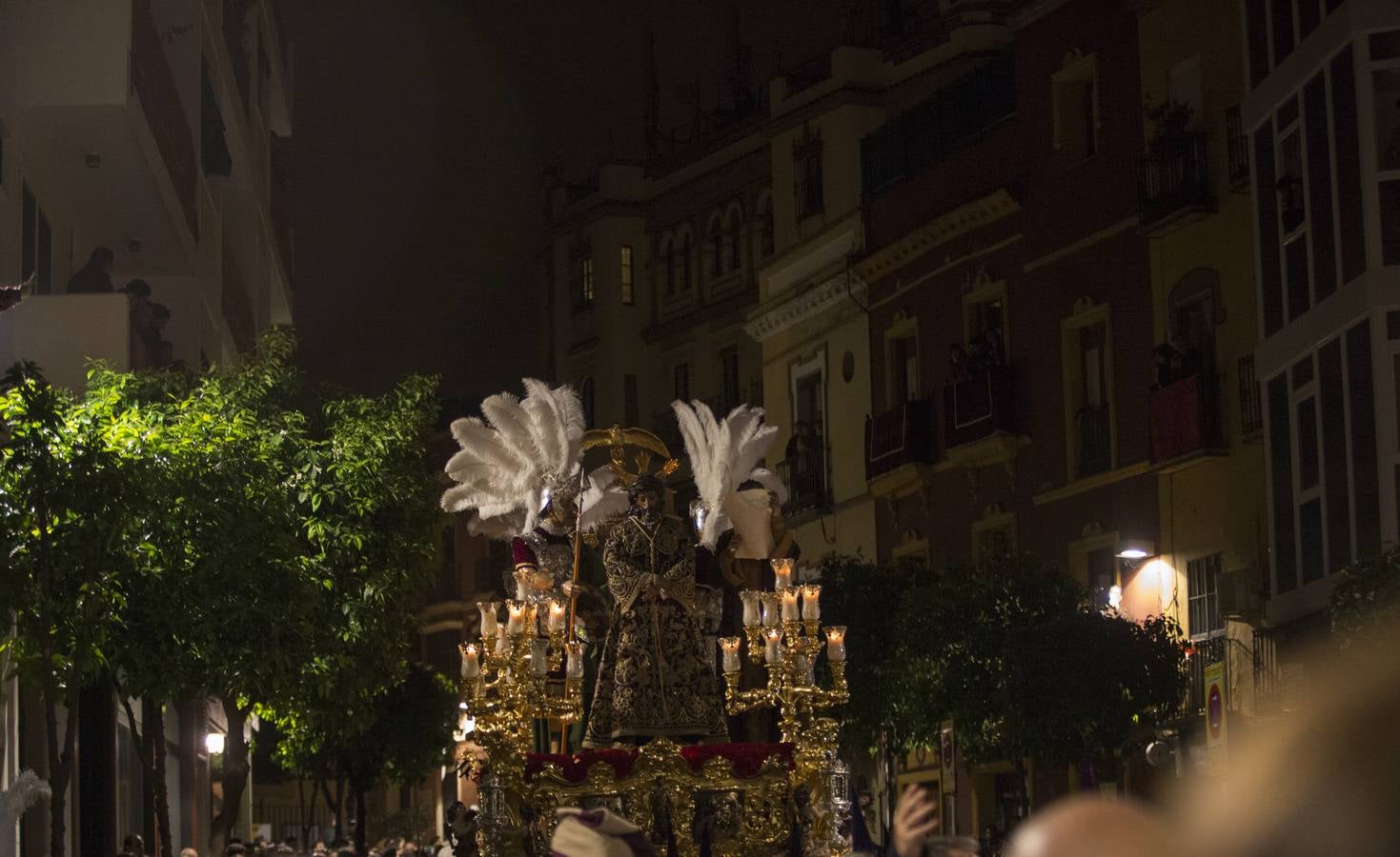 Las estampas de la Hermandad de La Macarena en la Madrugada