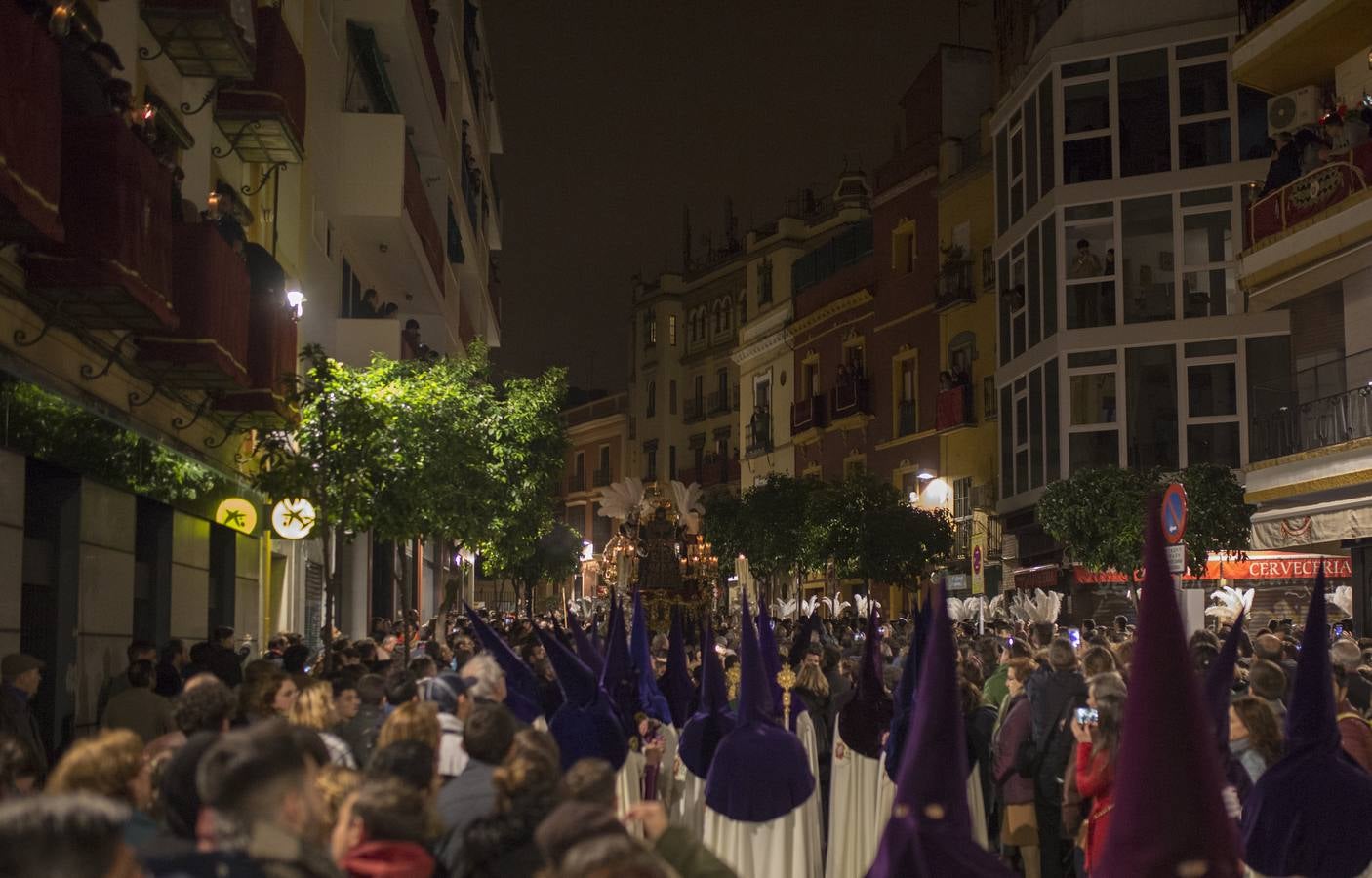 Las estampas de la Hermandad de La Macarena en la Madrugada