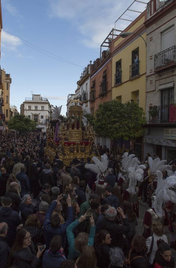 Las estampas de la Hermandad de La Macarena en la Madrugada