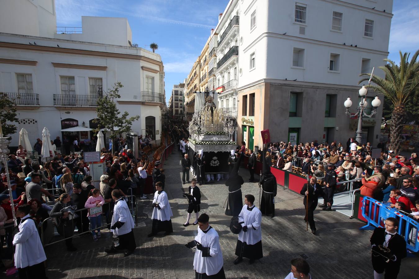 El Santo Entierro, en el Sábado Santo de Cádiz