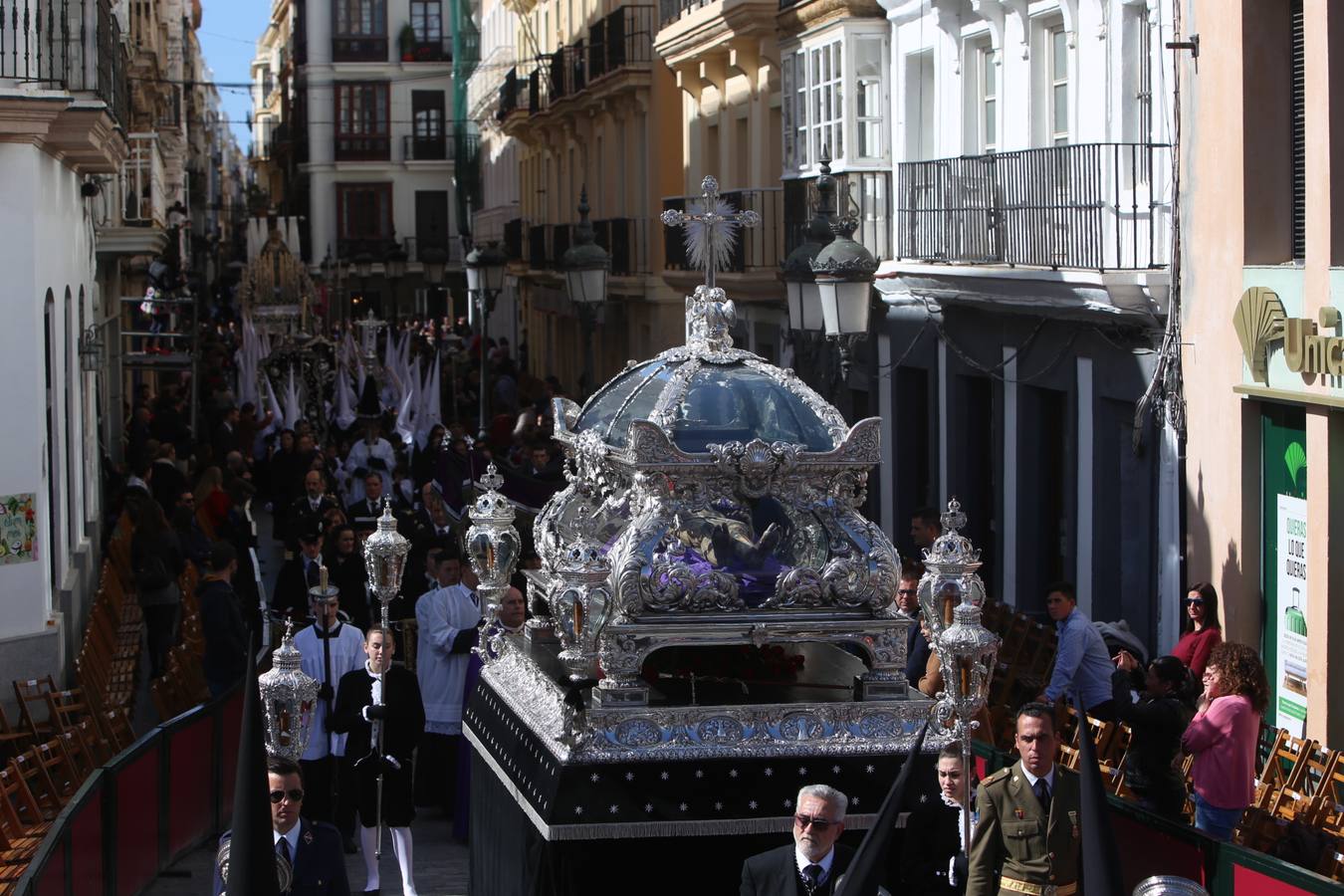 El Santo Entierro, en el Sábado Santo de Cádiz