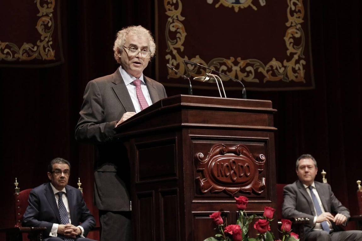 Ildefonso Falcones defiende el toro bravo en su pregón taurino