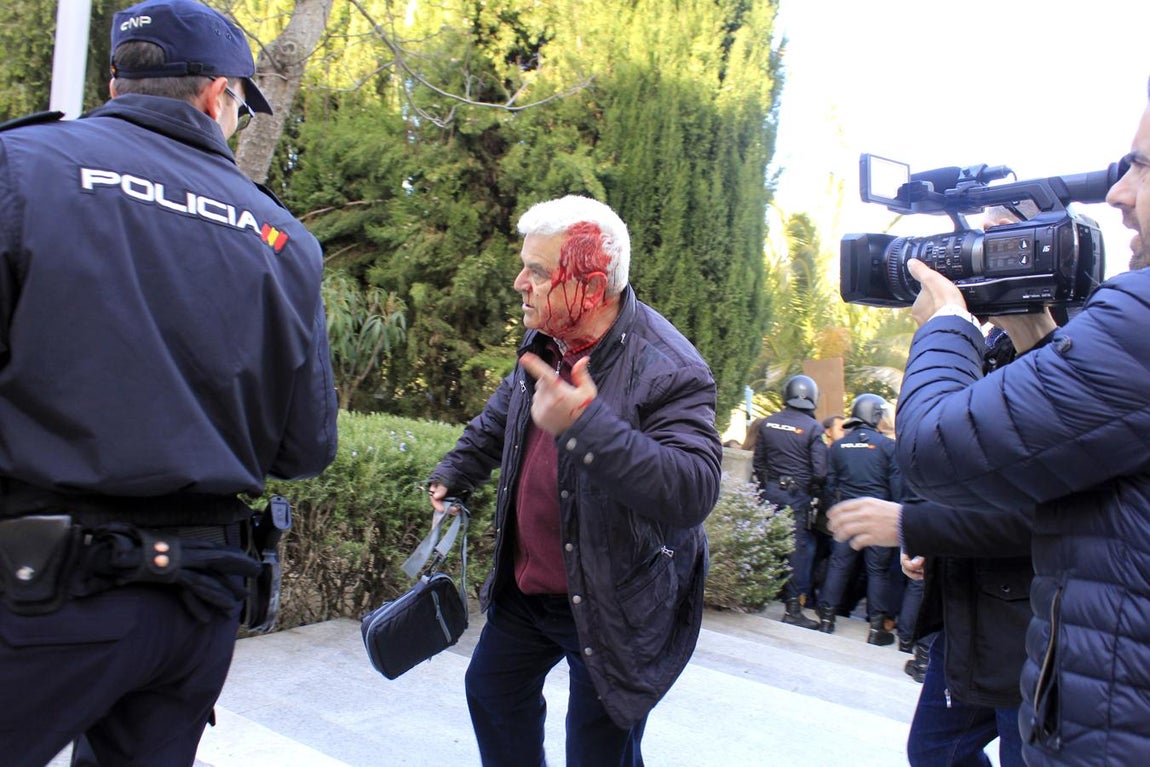 La protesta de los agricultores por la plaga de conejos, en imágenes