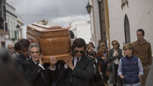 El mundo del toro despide a Ángel Peralta en localidad sevillana de La Puebla del Río